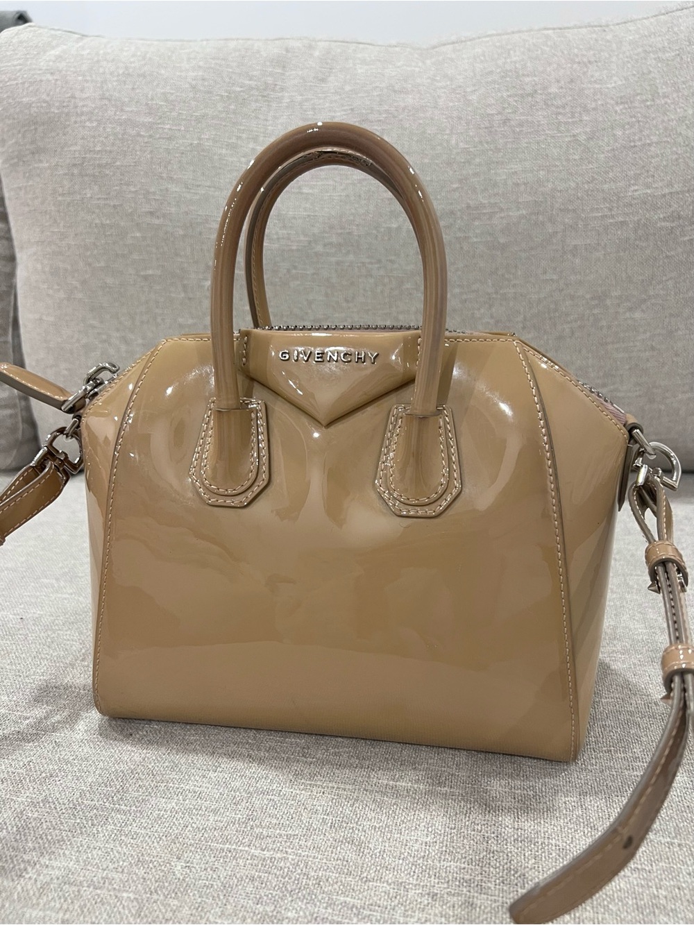 Givenchy Antigona Mini Patent Leather Bag - Picture 3 of 13